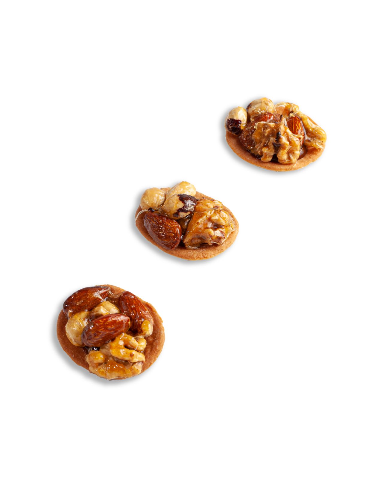Тріо карамелізованих горішків у хрумкому декорі / Caramelised Nuts Trio in a Crunchy Decor Тріо карамелізованих горішків у хрумкому декорі / Caramelised Nuts Trio in a Crunchy Decor