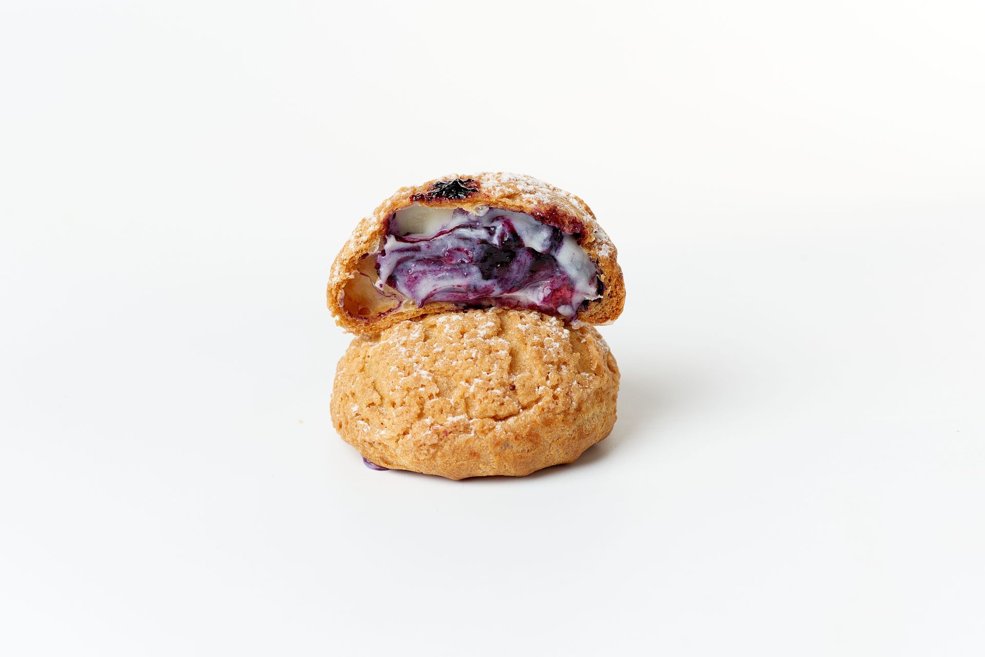 Шу з чорницею, шт / Shu Cream with Blueberries / Piece Шу з чорницею, шт / Shu Cream with Blueberries / Piece