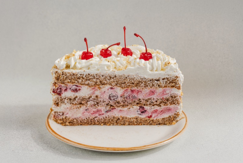 Половинка тортика Горіхово-вишневий / 590 г